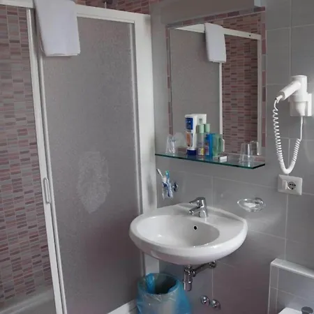 里维埃拉酒店 酒店 Cadenabbia