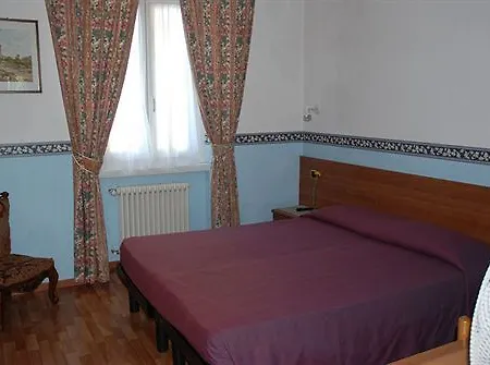 Ξενοδοχείο Riviera 3*